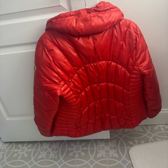 GUESS Red Puffer coat - Size XL (Fits like a Medium/Large) - Picture 3 of 5